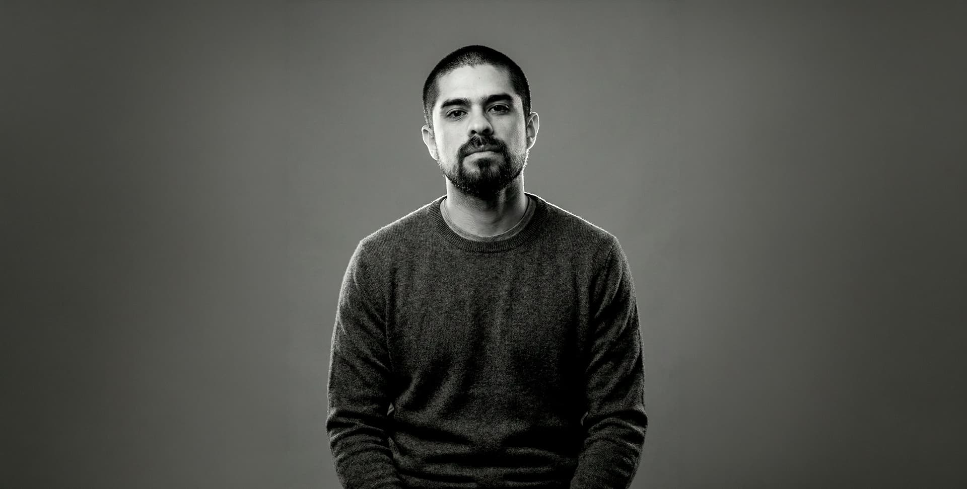 Fondo del portafolio de Jaime Cofré — Diseñador Gráfico, Especialista en Marketing Digital e Inteligencia Artificial